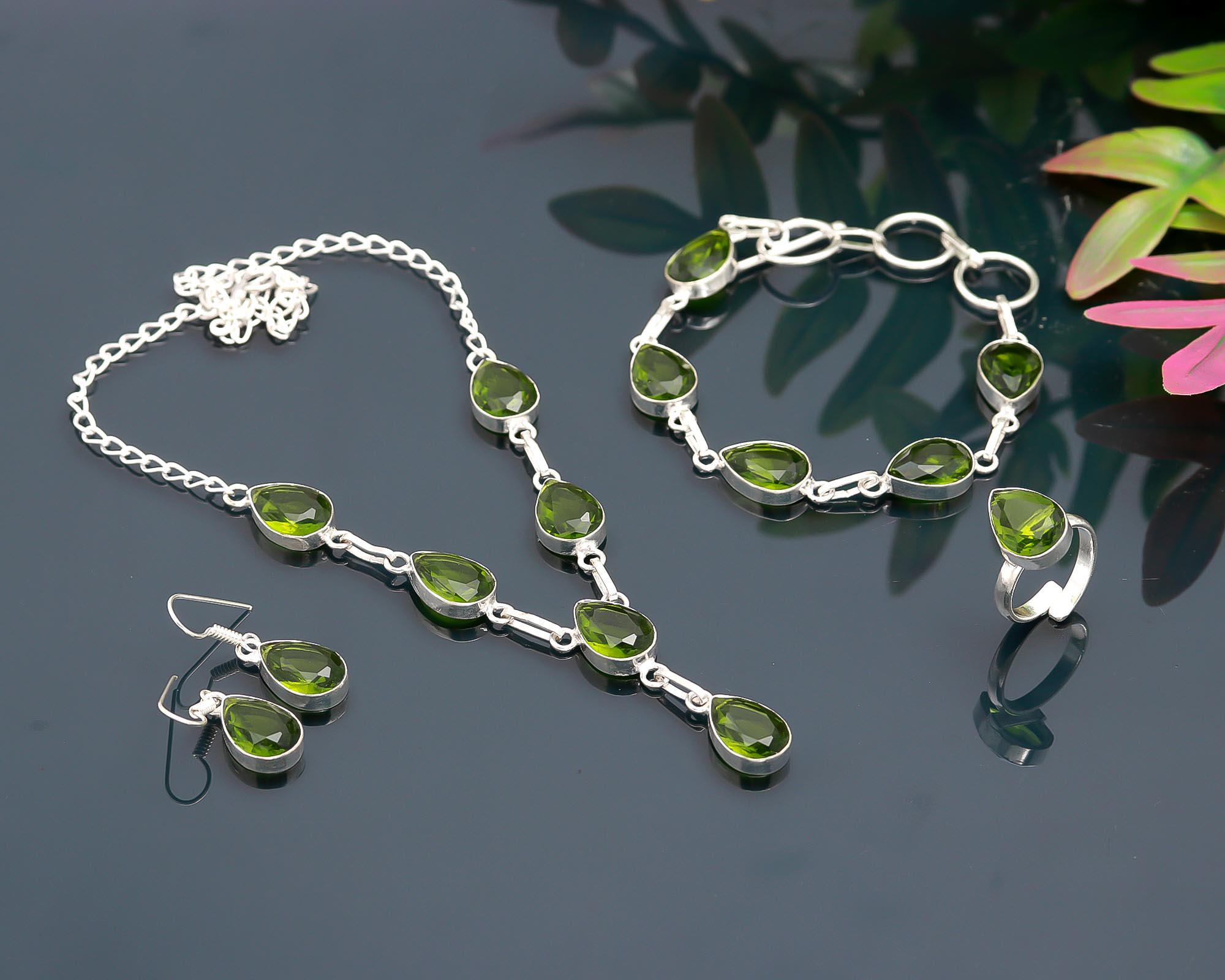 Parure In Peridoto Naturale – Bracciale Regolabile 17-23 Cm E Orecchini Pendenti 4,5 Cm, Fatti A Mano Con Pietre Dure Verdi Da 6 Mm