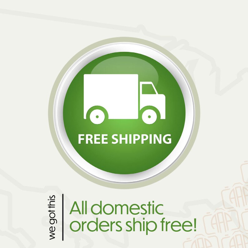 K&ouml;nnte beinhalten: Ein gr&uuml;nes kreisf&ouml;rmiges Grafik mit einem wei&szlig;en Lieferwagen-Symbol und den Worten "FREE SHIPPING". Unter dem Kreis steht der Text "All domestic orders ship free!"