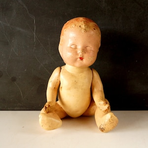Vintage / Antique composizione Baby Doll con capelli modellati e Jointed braccia e gambe (9 pollici) N5 - Collectible, parti della bambola