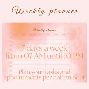 Może przedstawiać: Tygodniowy planer z miękkim, różowo-brzoskwiniowym tłem akwarelowym. Planer zawiera harmonogram od 7:00 do 22:00, z miejscem na zadania i spotkania. Tekst "Weekly planner" znajduje się na górze.