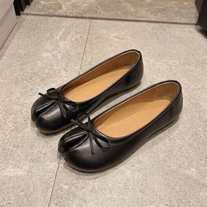 Soft Leather Bow Tabi Flats | Split-Toe Ballet Shoes |  Slip-On Pumps