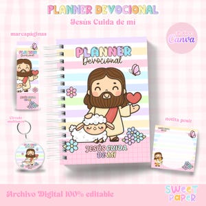 Puede incluir: Una agenda devocional de espiral, un marcapáginas, un llavero circular y una nota adhesiva cuadrada, todos con una ilustración de dibujos animados de una figura con un cordero, un corazón y flores sobre un fondo de rayas pastel con el texto "PLANNER DEVOCIONAL" y "JESÚS CUIDA DE MÍ".