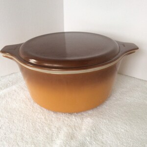 Pyrex -Woodland Brown-  Casserole Dish with Lid  Bakeware Oven ware.