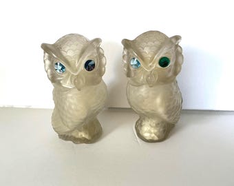 set of two avon powder shakers, Owls with Sparkle eyes