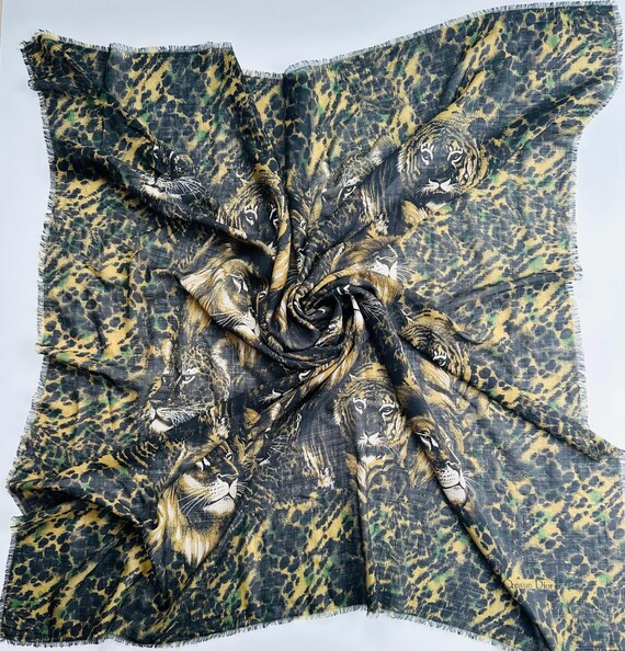 Make a bold and elegant statement with this luxur… - image 3