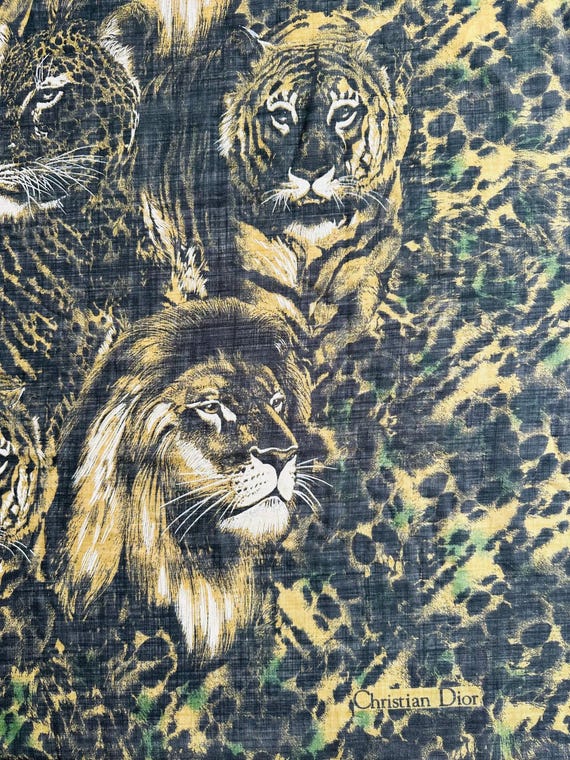 Make a bold and elegant statement with this luxur… - image 4