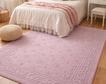 Alfombra rosa suave con relieve floral: elegante alfombra con estampado de rosas para dormitorio o habitación infantil.
