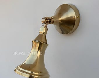 Foco de pared ajustable vintage de latón crudo, estilo moderno de mediados de siglo