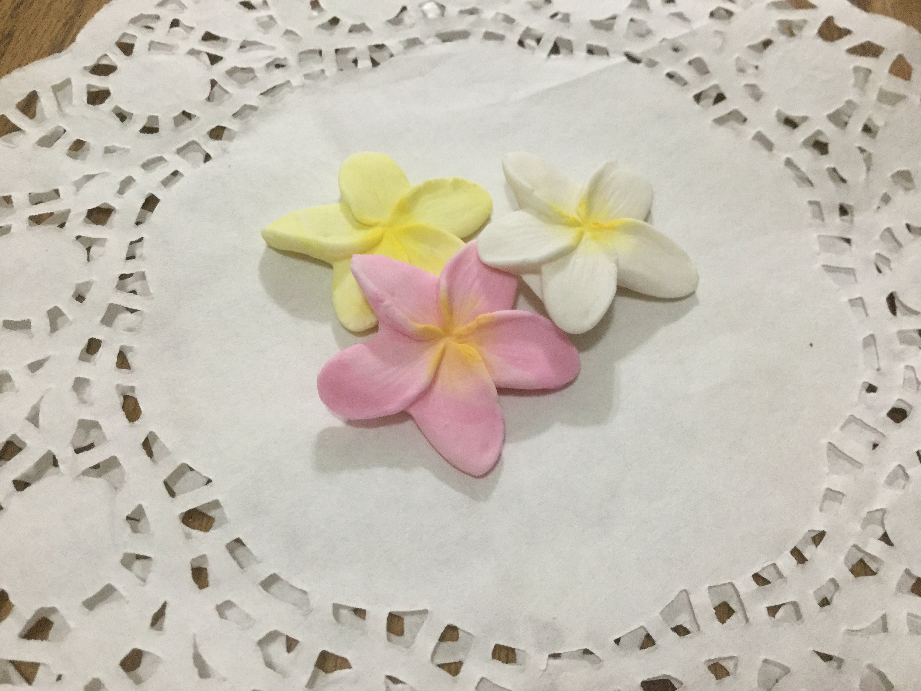 Edible PLUMERIA FLOWERS for Cupcake or Cake Decorations Pink | Etsy