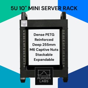 Puede incluir: Rack de servidor mini 5U 10" negro. El rack está hecho de PETG denso y está reforzado. Tiene 255 mm de profundidad, es apilable y ampliable. El rack incluye tuercas cautivas M6. El texto "AURORA LABS" se muestra.