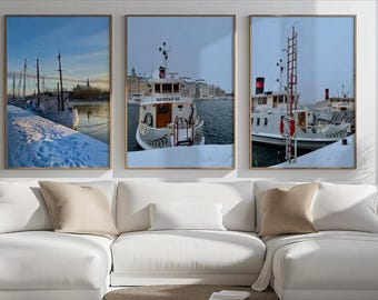Zestaw 3 grafik ściennych w stylu nordyckim – wydruki z zimowego portu w Sztokholmie | Skandynawska fotografia nadmorska | Pobieranie cyfrowe