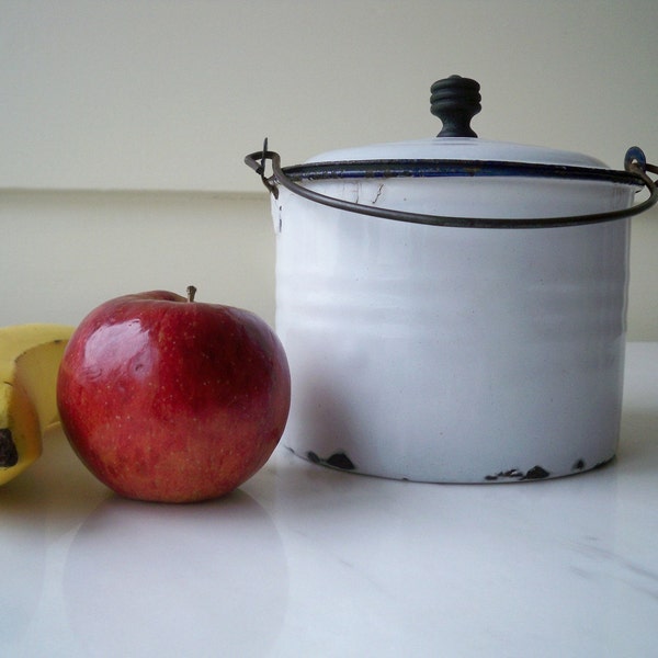 Round enamel  lunch pail with lid