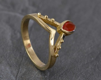 Anello in oro con pietra preziosa rossa • Fascia in oro artigianale unica • Anello Boho • Anello minimalista fatto a mano • Delicati gioielli in oro per donna