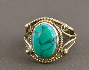 Vintage Turquoise Oval Ring in Gold Tone Setting, Boho Statement Ring, Southwestern Style Jewelry
