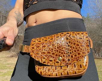 Fashionable Brown and Bronze Leather Pocket Belt - A Must-Have Accessory for Festivals and Travel!