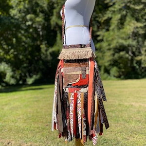 Borsa a tracolla con frange Earthy: pelle riciclata, borsa da festival boho
