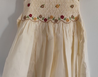 Magnifique Robes à smocks sans manche bébé brodées a la main artisanat de Madagascar , tissu 100% coton , taille 6mois