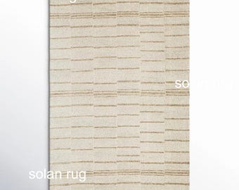 Alfombra de lana a rayas tejida a mano, minimalista en beige y marrón, moderna y neutra para sala de estar, estilo bohemio escandinavo.