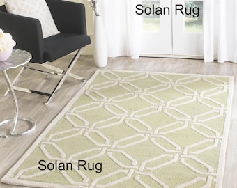 Solan Geometric Area Rug – Sage Green & Ivory Modern Hand Tufted Rug, Contemporary Minimal Rug for Living Room, Bedroom, Office