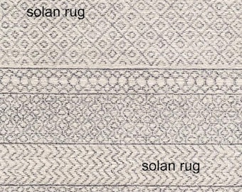 Alfombra de lana tejida a mano Abdera - Alfombra tribal geométrica gris y crema - Decoración moderna del hogar escandinava bohemia - Alfombra con textura neutra para sala de estar