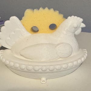 Soportes para jabón y esponja con forma de gallina anidada, impresos en 3D. imagen 3