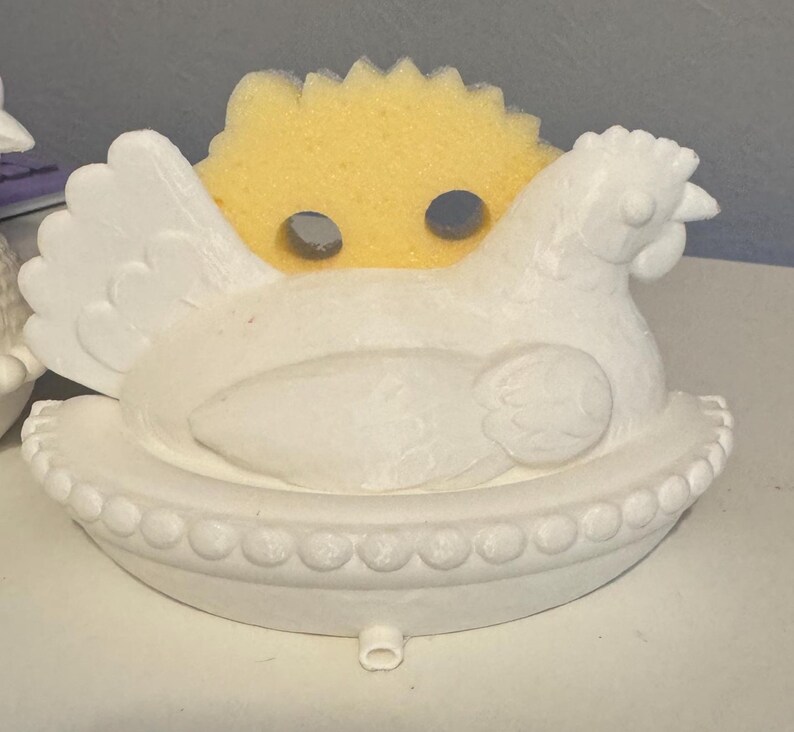 Soportes para jabón y esponja con forma de gallina anidada, impresos en 3D. imagen 3