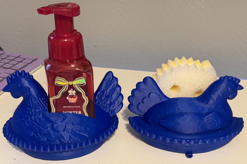Soportes para jabón y esponja con forma de gallina anidada, impresos en 3D. imagen 1