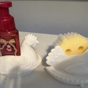 Soportes para jabón y esponja con forma de gallina anidada, impresos en 3D. imagen 2