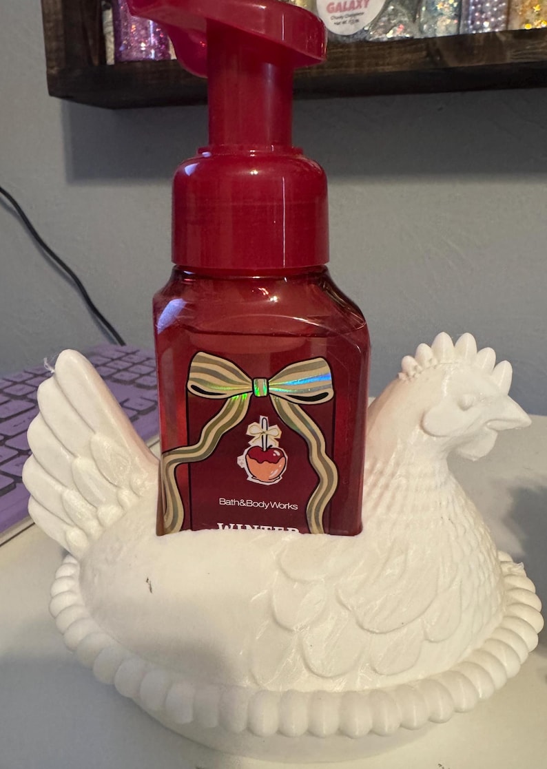 Soportes para jabón y esponja con forma de gallina anidada, impresos en 3D. imagen 4