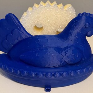 Puede incluir: Un juego de tres tazas de cer&aacute;mica con acabado mate moteado. Las tazas son de color crema, gris claro y gris oscuro. Cada taza tiene un dise&ntilde;o simple y minimalista, ideal para caf&eacute; o t&eacute;.