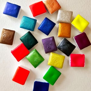 Crie sua própria paleta Mica ou aquarela fluorescente artesanal aquarela UV brilhante vibrante paleta de meio quarto arco-íris