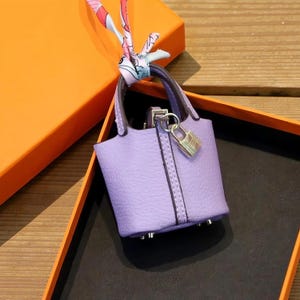Mini Basket AirPods Case with Keychain – PU Leather Small Bag for Multi-Devices, Cute Bluetooth Earphone Pouch, Gift for Her