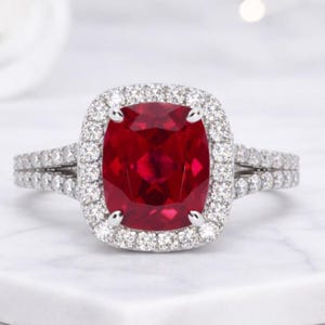 Kissenschliff Rubin Verlobungsring, Diamant Halo Pave Band, Juli Geburtsstein Schmuck
