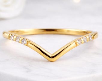 Round Cut Lab Grown Diamond Chevron Wedding Band 14K Solid Gold Curved Stacking Ring Minimalist V Shaped Diamond Band Bridal Ring For Women