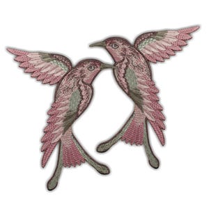 Parche bordado de colibrí, aplique termoadhesivo de pájaro volador rosa empolvado