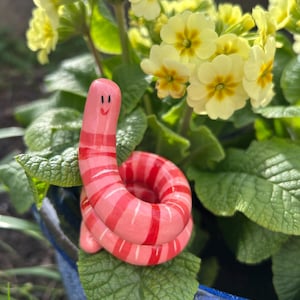 Handgemachte Keramik Figur Regenwurm, Coiled Porzellan Dekor