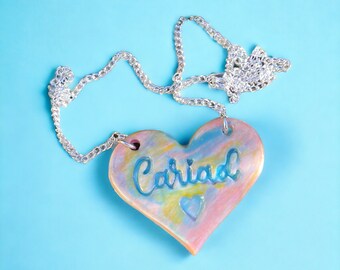 Grand pendentif coeur en céramique Cariad. Cariad/My love Wales. Collier coeur d'amour gallois. Pendentif coeur en porcelaine. Idée cadeau fait main au Pays de Galles, Royaume-Uni