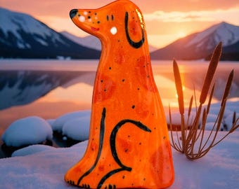 Handmade Ceramic Sitting Golden Retriever Dog Brooch.