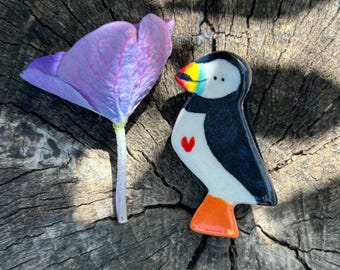 Handmade Porcelain Puffin Brooch: Hand-Painted Bird Pin (4x2.7cm)