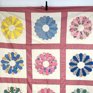 Vintage Quilt Top | Dresden Plate with Herringbone Stitching | Feedsack Blocks
