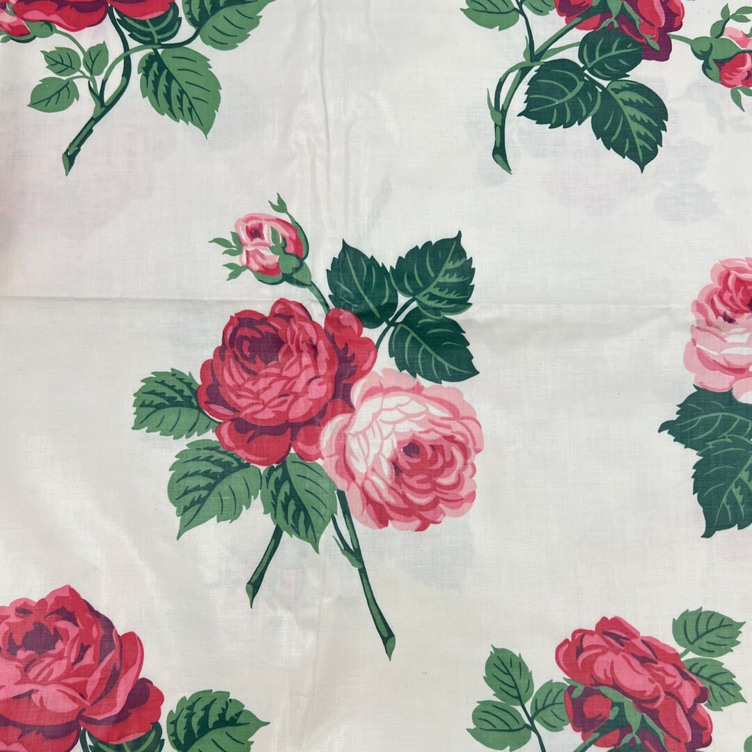 Vintage Fabric Remnant With Roses 1960s Polished Cotton Material With