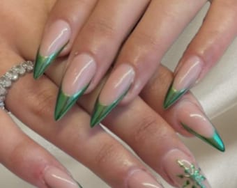 Kerstgroen pers op nagels | Feestelijke glanzende nagels | Elegante winternagelset