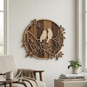 Op de afbeelding: Een rustiek houten bord met de tekst "Welcome to our home" in witte letters. Het bord heeft een verweerde afwerking en een eenvoudig, uitnodigend ontwerp.