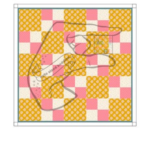Op de afbeelding: Een quilt met een dambordpatroon van roze, witte en gele vierkanten. De gele vierkanten zijn versierd met witte madeliefachtige bloemen. Een handgetekende omtrek van een hand is over de quilt gelegd, met de tekst "cute sized bedding".