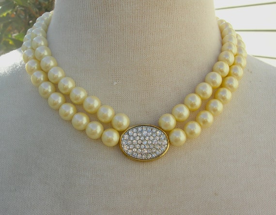 AVON Faux Pearl Rhinestone Necklace | Faux pearl, Necklace, Womens jewelry  necklace