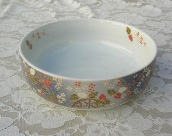 Asian Ceramic Bowl, smallish-medium size serving bowl, beautiful pattern, 6" across, 2" high, excellent vintage condition, like new