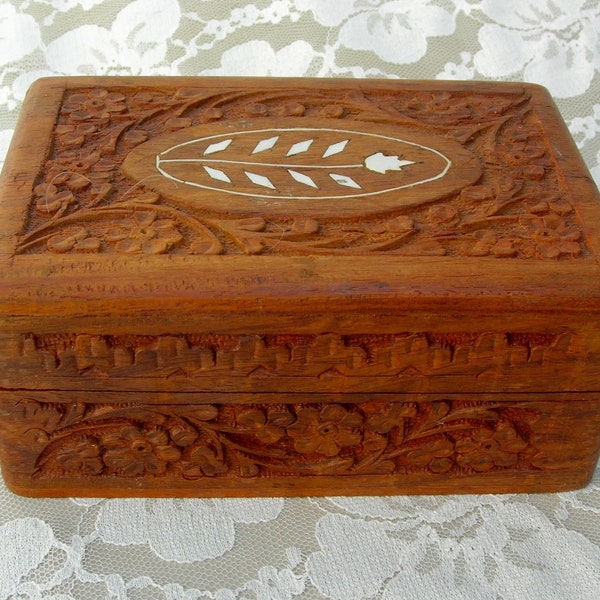 Beautiful Hand-Crafted Wood Box, inlaid top design, 6"x4" made in India, for keepsakes/jewelry/odds 'n ends/ or a gift, etc., vintage