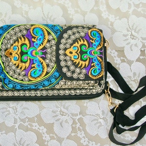 Bolso bandolera/billetera colorido, tela guatemalteca bordada, mariposas/flores, bolsillo frontal para teléfono, compartimento con cierre, 8x4 1/2" como nuevo