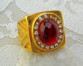 Unisex Red Glass & Faux Diamond Gold Ring, sz 7 1/2, excellent vintage condition