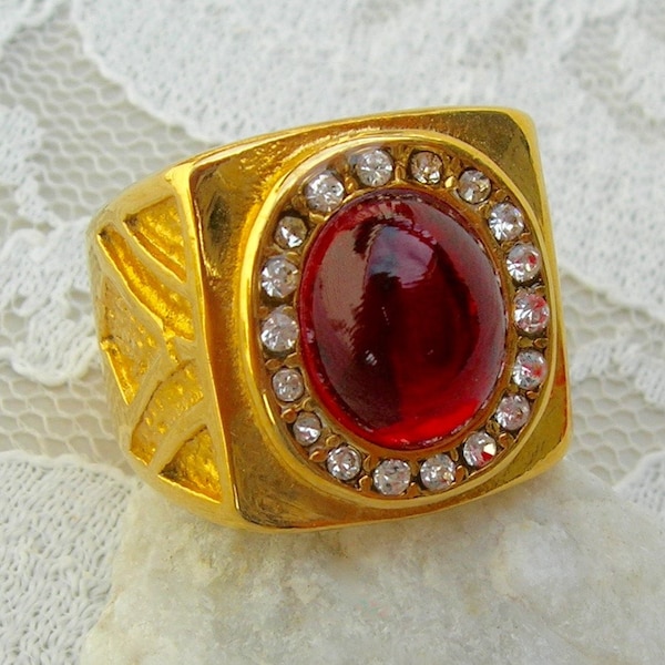 Unisex Red Glass & Faux Diamond Gold Ring, sz 7 1/2, excellent vintage condition